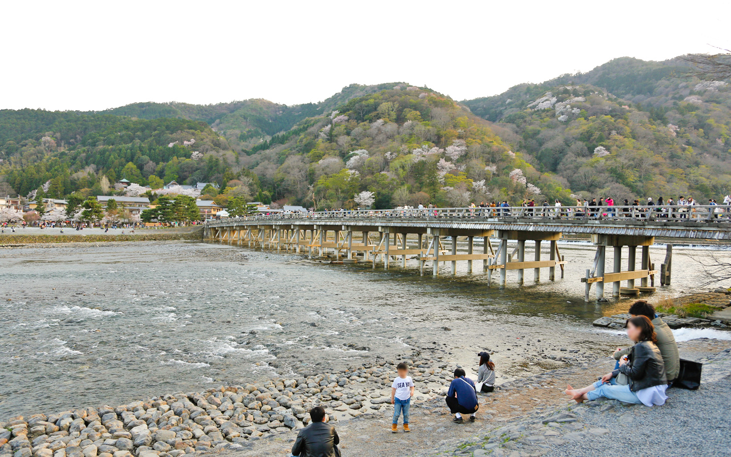 嵐山温泉のコンパニオン宴会プランを探す スーパーコンパニオン宴会旅行なら宴会ネット