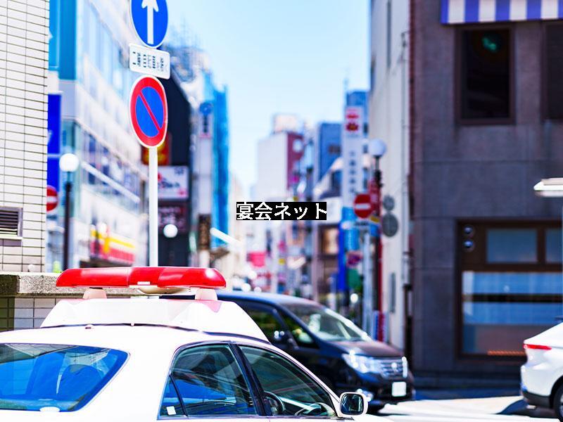 パトロールするパトカー