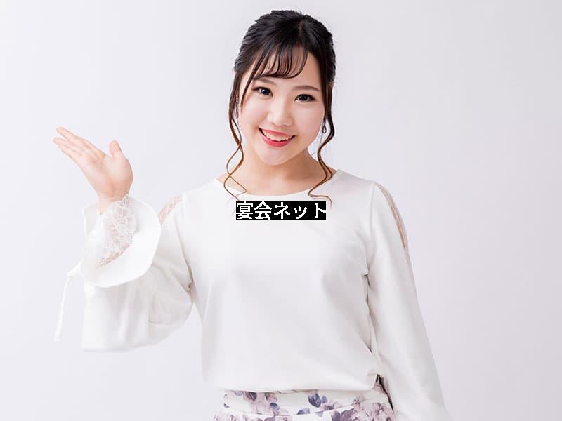 おもてなしするコンパニオン