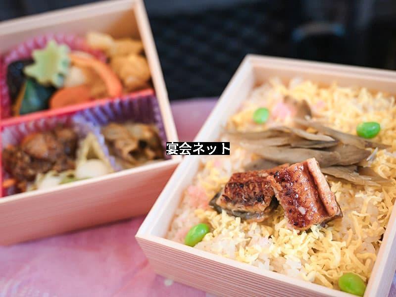 電車の中で食べる駅弁