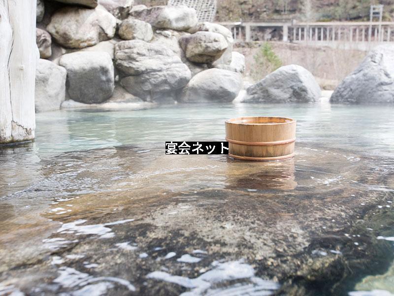露天風呂と桶