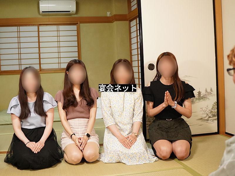 並ぶ美女