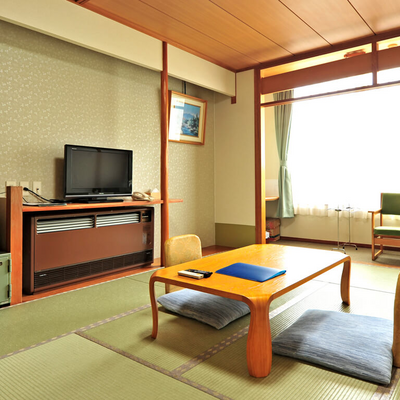 山側景色を望める10畳の和室 - 雄琴荘