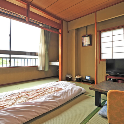 琵琶湖を一望！湖側の6畳和室 - 雄琴荘