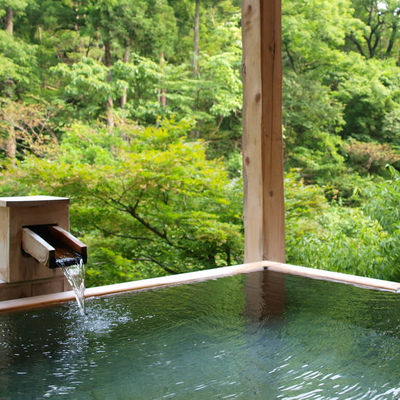 檜の大浴場露天風呂1 - かよう亭