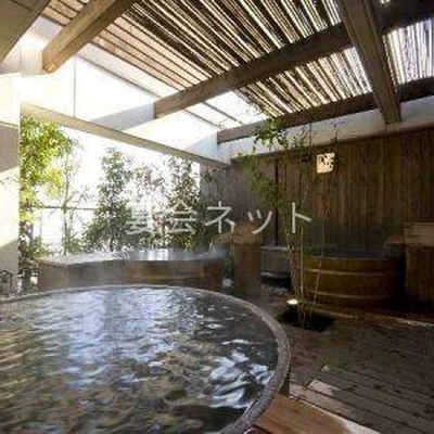 「天空の森」展望露天風呂 - ホテル山水館