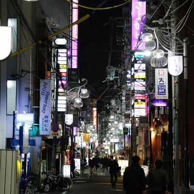 大阪ミナミの夜の街並1